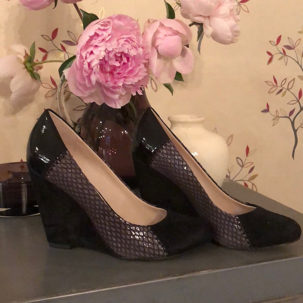 Plenty by Tracy Reese size 36 suede/skin wedge.